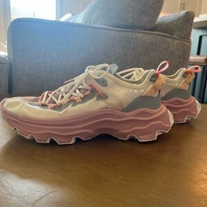 Sorel women’s tennis shoes size 10.5